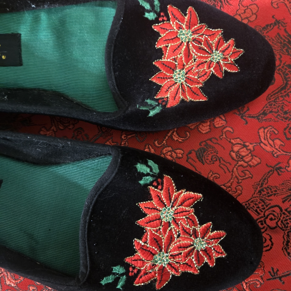Black Embroidered Women's Flats - Picture 2 of 3